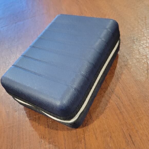 AWAY Travel The Mini Suitcase Toiletry Case United Polaris Amenity Kit Pouch - Picture 3 of 8